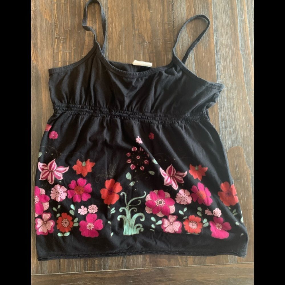 O’Neil black floral crop tank size M